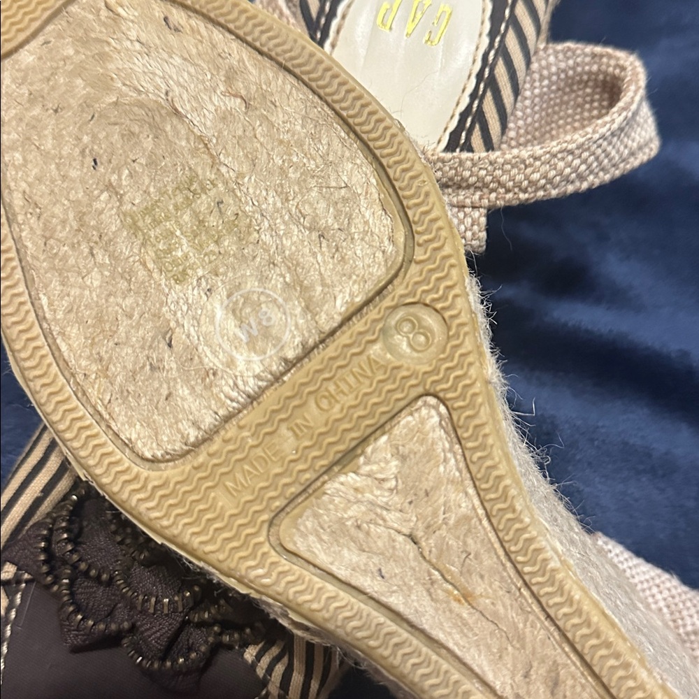 GAP Black and Cream Striped Wedge Sandals Size 8 - Picture 5 of 5